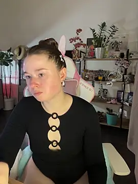 Snapshot of sweetest_pie chatting on 10/02/25, 05:20 sweetest pie online show from 10/02/25, 05:20