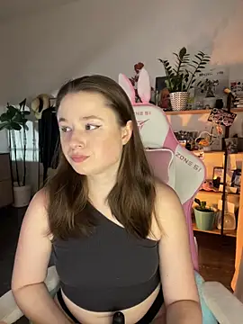 Snapshot of sweetest_pie chatting on 10/16/25, 05:25 sweetest pie online show from 10/16/25, 05:25