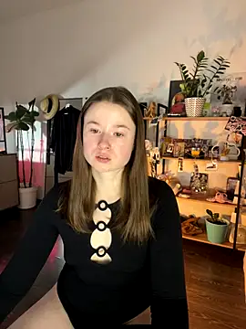 Snapshot of sweetest_pie chatting on 10/28/25, 07:05 sweetest pie online show from 10/28/25, 07:05