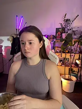 Snapshot of sweetest_pie chatting on 03/15/26, 04:13 sweetest pie online show from 03/15/26, 04:13