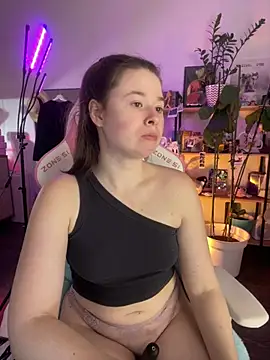 Snapshot of sweetest_pie chatting on 03/21/26, 05:38 sweetest pie online show from 03/21/26, 05:38