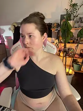 Snapshot of sweetest_pie chatting on 03/24/26, 08:25 sweetest pie online show from 03/24/26, 08:25