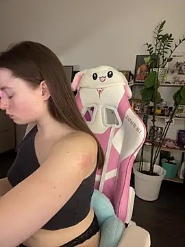 Snapshot of sweetest_pie chatting on 04/02/26, 06:38 sweetest pie online show from 04/02/26, 06:38