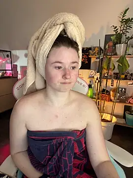 Snapshot of sweetest_pie chatting on 04/19/26, 06:10 sweetest pie online show from 04/19/26, 06:10