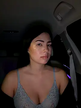 Snapshot of clairewntr chatting on 12/18/25, 08:26 clairewntr online show from 12/18/25, 08:26