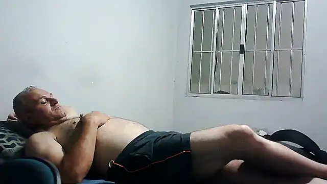 Snapshot of eduar570 chatting on 12/21/25, 12:51 eduar570 online show from 12/21/25, 12:51