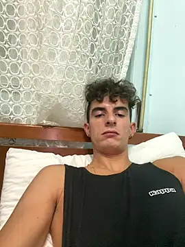 Snapshot of alessandro893000 chatting on 11/22/25, 07:51 alessandro893000 online show from 11/22/25, 07:51