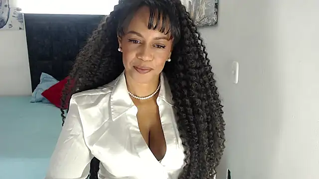 Snapshot of yeli_xxx chatting on 06/11/26, 07:23 yeli xxx online show from 06/11/26, 07:23