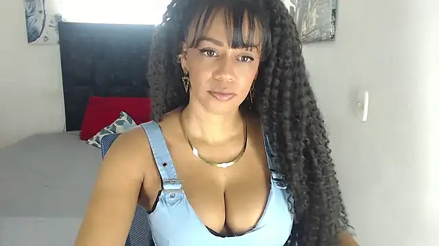 Snapshot of yeli_xxx chatting on 07/09/26, 07:18 yeli xxx online show from 07/09/26, 07:18