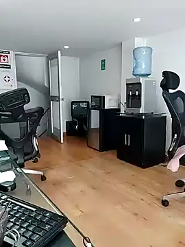 aisha latina online show from 12/02/25, 03:29