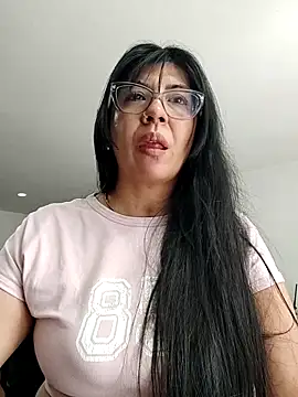 aisha latina online show from 12/03/25, 03:32