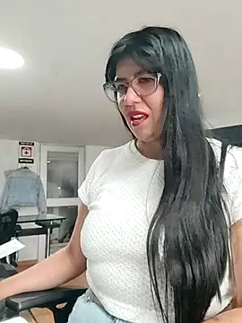 aisha latina online show from 03/24/26, 03:28