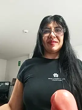 aisha latina online show from 04/15/26, 03:08