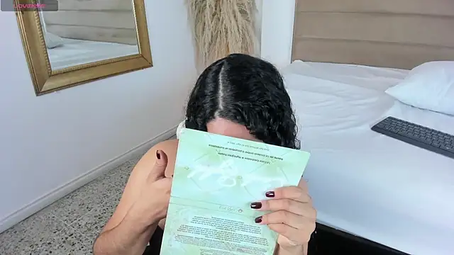 ValerieDiaz  online show from 01/07/25, 11:58