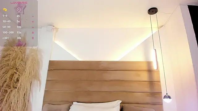 ValerieDiaz  online show from 02/07/25, 12:17