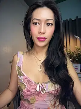 Snapshot of Jasmine_Elcock chatting on 06/10/26, 05:01 Jasmine Elcock online show from 06/10/26, 05:01