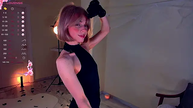 Snapshot of Arielle__03 chatting on 10/31/25, 01:39 Arielle 03 online show from 10/31/25, 01:39