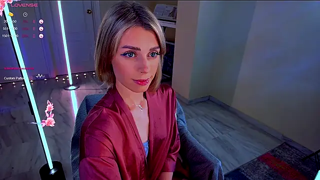 Snapshot of Arielle__03 chatting on 11/20/25, 02:01 Arielle 03 online show from 11/20/25, 02:01