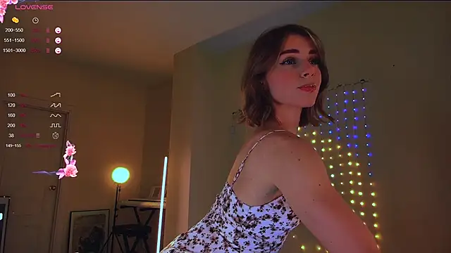 Snapshot of Arielle__03 chatting on 12/21/25, 10:06 Arielle 03 online show from 12/21/25, 10:06