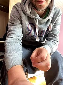 Snapshot of Taxidriver1988 chatting on 09/29/25, 12:54 Taxidriver1988 online show from 09/29/25, 12:54