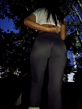 Snapshot of Yuky_ta chatting on 03/13/25, 11:38 Yuky ta online show from 03/13/25, 11:38