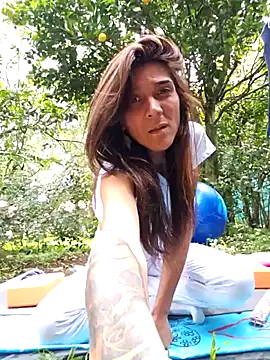 Snapshot of Yuky_ta chatting on 11/23/25, 05:02 Yuky ta online show from 11/23/25, 05:02