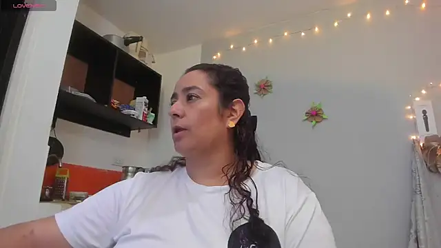 Snapshot of agathaxxx-69 chatting on 02/15/25, 07:50 agathaxxx-69 online show from 02/15/25, 07:50