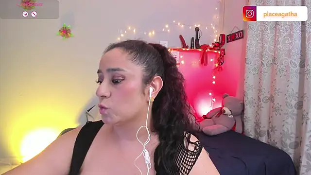 Snapshot of agathaxxx-69 chatting on 02/20/25, 07:52 agathaxxx-69 online show from 02/20/25, 07:52