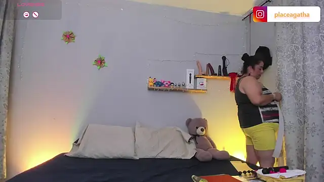 Snapshot of agathaxxx-69 chatting on 02/28/25, 08:18 agathaxxx-69 online show from 02/28/25, 08:18