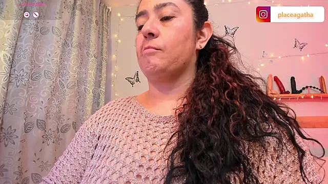 Snapshot of agathaxxx-69 chatting on 03/14/25, 02:30 agathaxxx-69 online show from 03/14/25, 02:30