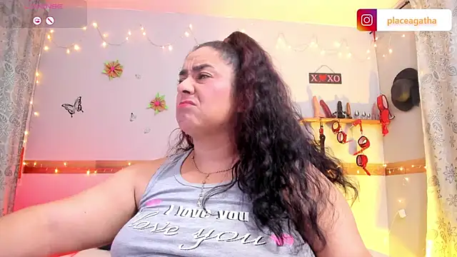 Snapshot of agathaxxx-69 chatting on 03/17/25, 10:49 agathaxxx-69 online show from 03/17/25, 10:49