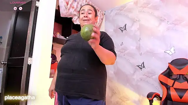 Snapshot of agathaxxx-69 chatting on 10/10/25, 04:39 agathaxxx-69 online show from 10/10/25, 04:39