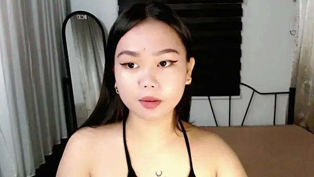 Snapshot of Vivorey_Leighn chatting on 11/23/25, 12:16 Vivorey Leighn online show from 11/23/25, 12:16