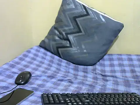 Snapshot of castistee chatting on 11/03/25, 05:25 castistee online show from 11/03/25, 05:25