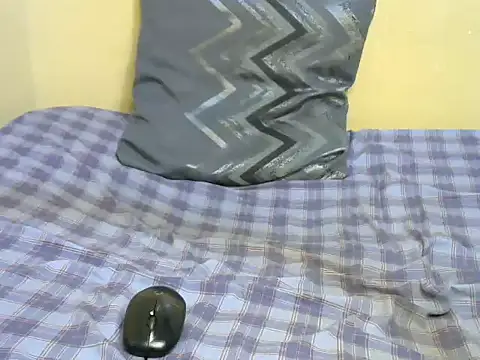 Snapshot of castistee chatting on 11/16/25, 07:41 castistee online show from 11/16/25, 07:41