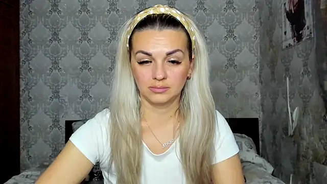 NicoletMoore online show from 12/19/24, 11:46