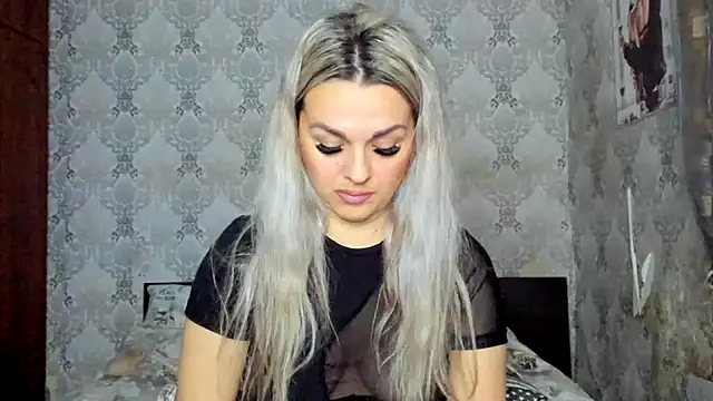 NicoletMoore online show from 02/06/25, 08:23