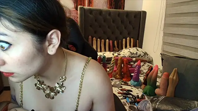 Snapshot of sofia23dirty chatting on 04/29/26, 10:27 sofia23dirty online show from 04/29/26, 10:27