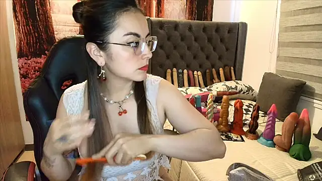 Snapshot of sofia23dirty chatting on 05/15/26, 05:09 sofia23dirty online show from 05/15/26, 05:09