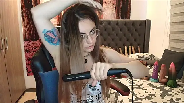 Snapshot of sofia23dirty chatting on 06/27/26, 10:04 sofia23dirty online show from 06/27/26, 10:04