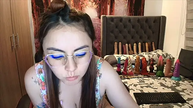 Snapshot of sofia23dirty chatting on 07/06/26, 10:23 sofia23dirty online show from 07/06/26, 10:23
