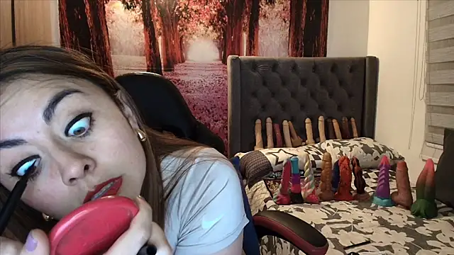 Snapshot of sofia23dirty chatting on 07/08/26, 11:42 sofia23dirty online show from 07/08/26, 11:42