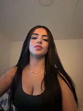 Snapshot of anniehart chatting on 04/14/26, 10:27 anniehart online show from 04/14/26, 10:27