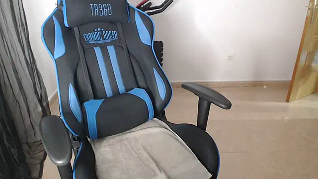 LARACRUZ30 online show from 02/15/26, 07:38