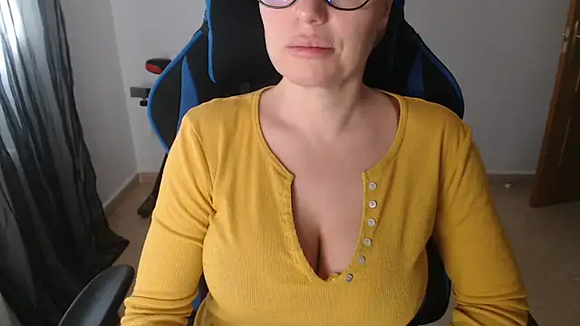 LARACRUZ30 online show from 03/03/26, 04:46