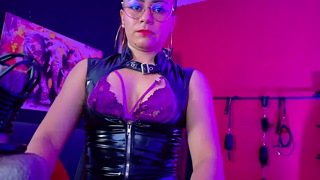 Snapshot of MistressSlut1 chatting on 09/27/25, 11:26 MistressSlut1 online show from 09/27/25, 11:26