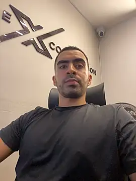 Snapshot of Vicne_colin chatting on 11/22/25, 02:10 Vicne colin online show from 11/22/25, 02:10