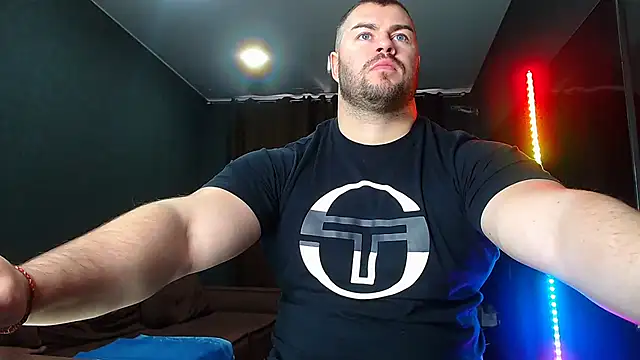 Snapshot of muscularjohnforuX chatting on 02/17/25, 08:30 muscularjohnforuX online show from 02/17/25, 08:30