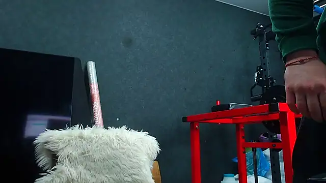 Snapshot of muscularjohnforuX chatting on 04/15/26, 02:35 muscularjohnforuX online show from 04/15/26, 02:35