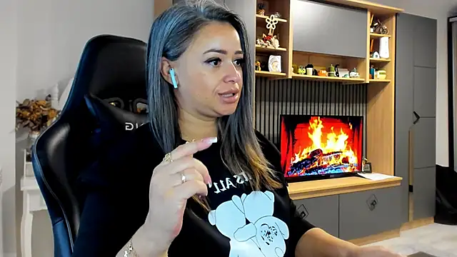 Claire95  online show from 10/22/25, 04:24